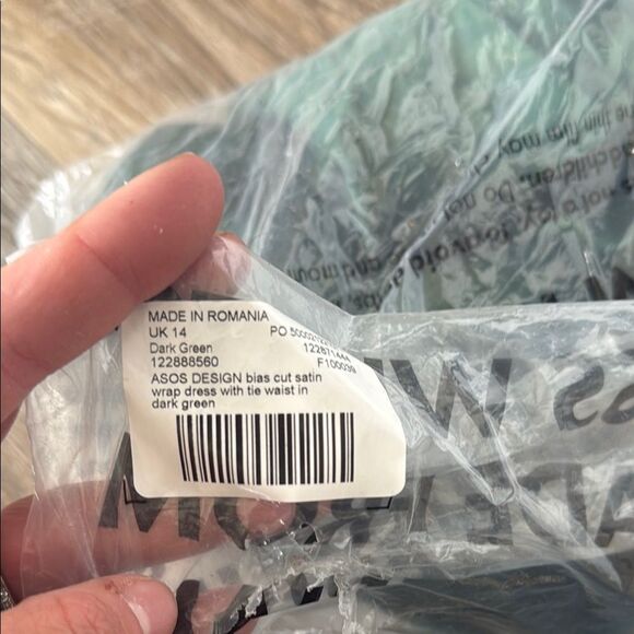 ASOS Design bias cut satin wrap dress with tie waist in forest green • Sz 10 - Picture 4 of 5